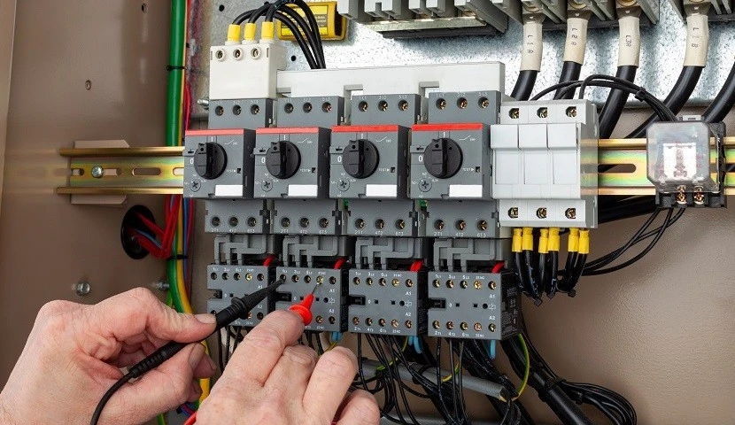 Factory acceptance testing of a switchgear panel